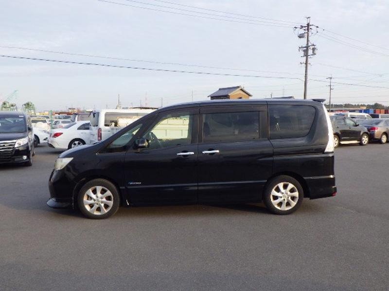 2013 Nissan Serena thumbnail