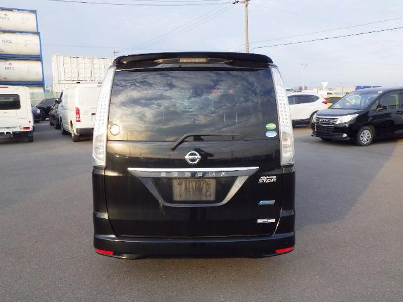 2013 Nissan Serena thumbnail