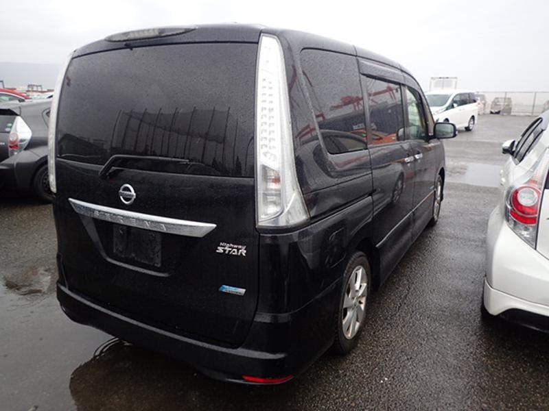 2013 Nissan Serena thumbnail
