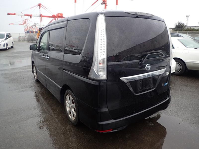 2013 Nissan Serena thumbnail