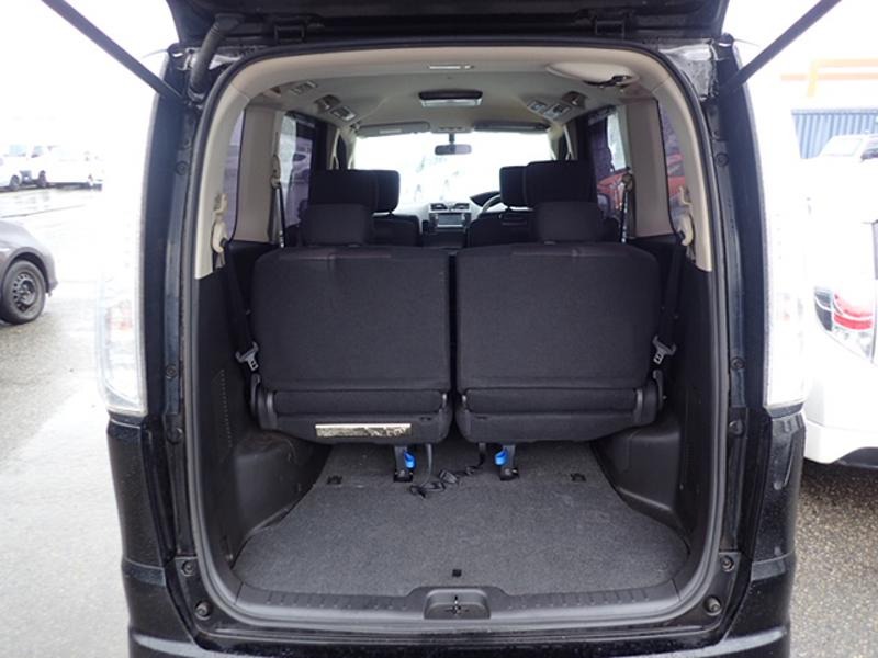 2013 Nissan Serena thumbnail