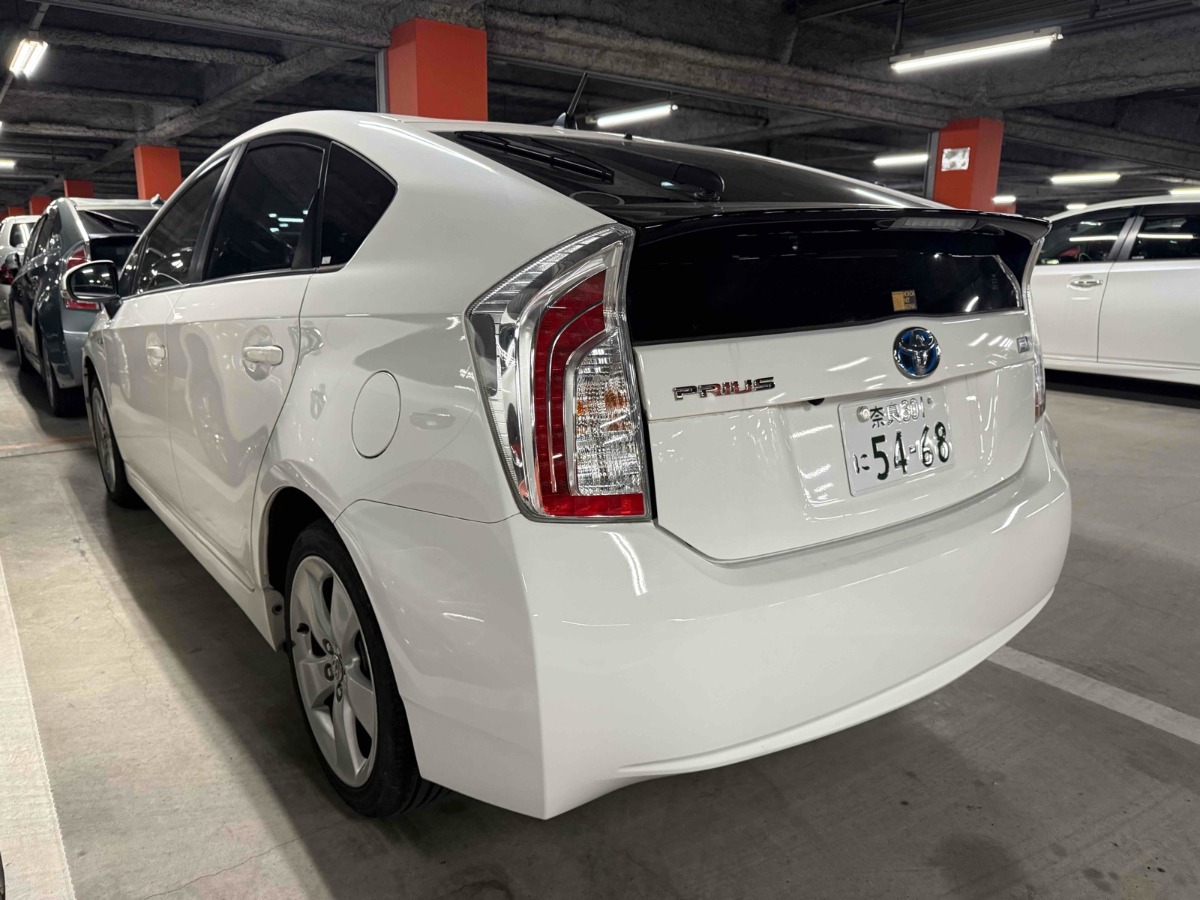 2015 Toyota Prius thumbnail