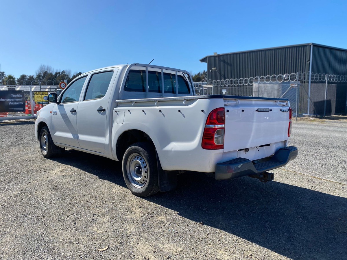 2014 Toyota Hilux thumbnail
