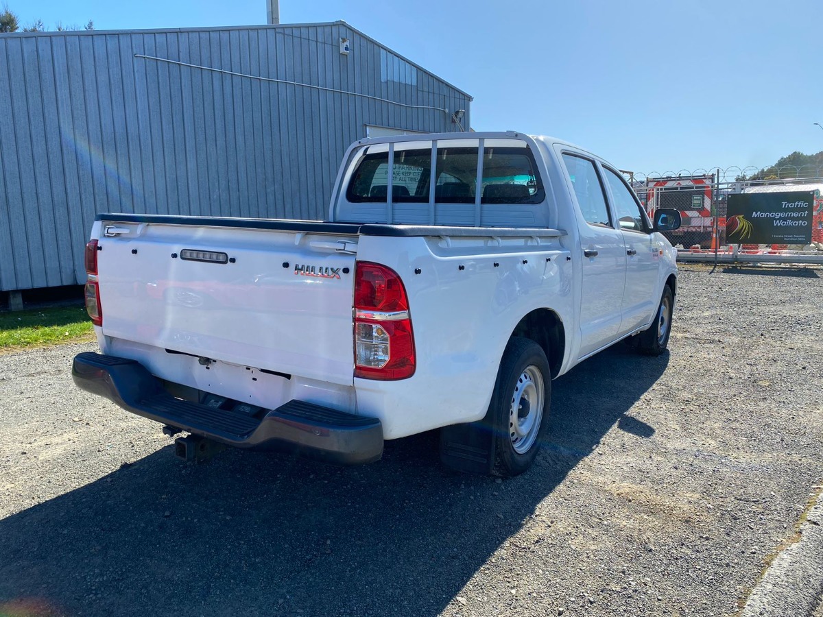 2014 Toyota Hilux thumbnail