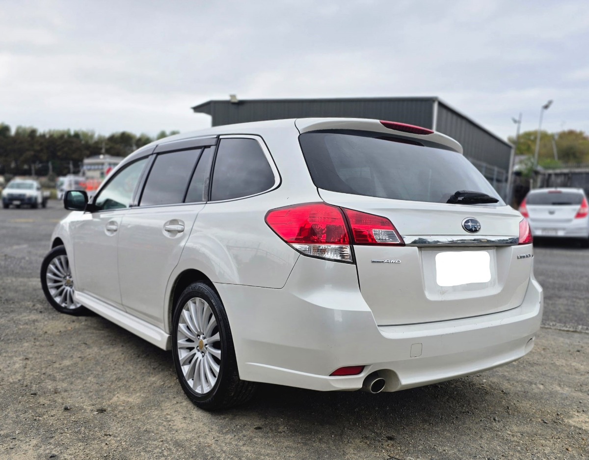 2009 Subaru Legacy thumbnail