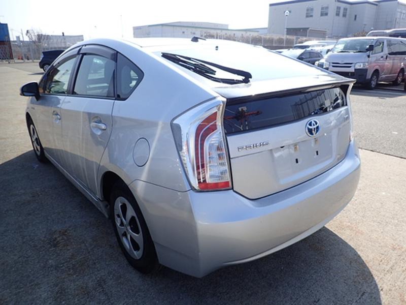 2014 Toyota Prius thumbnail