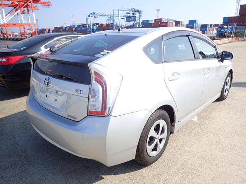 2014 Toyota Prius thumbnail