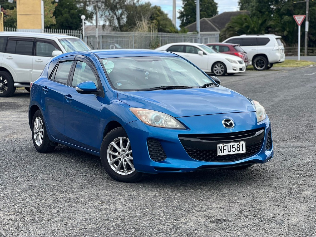 2012 Mazda Axela thumbnail