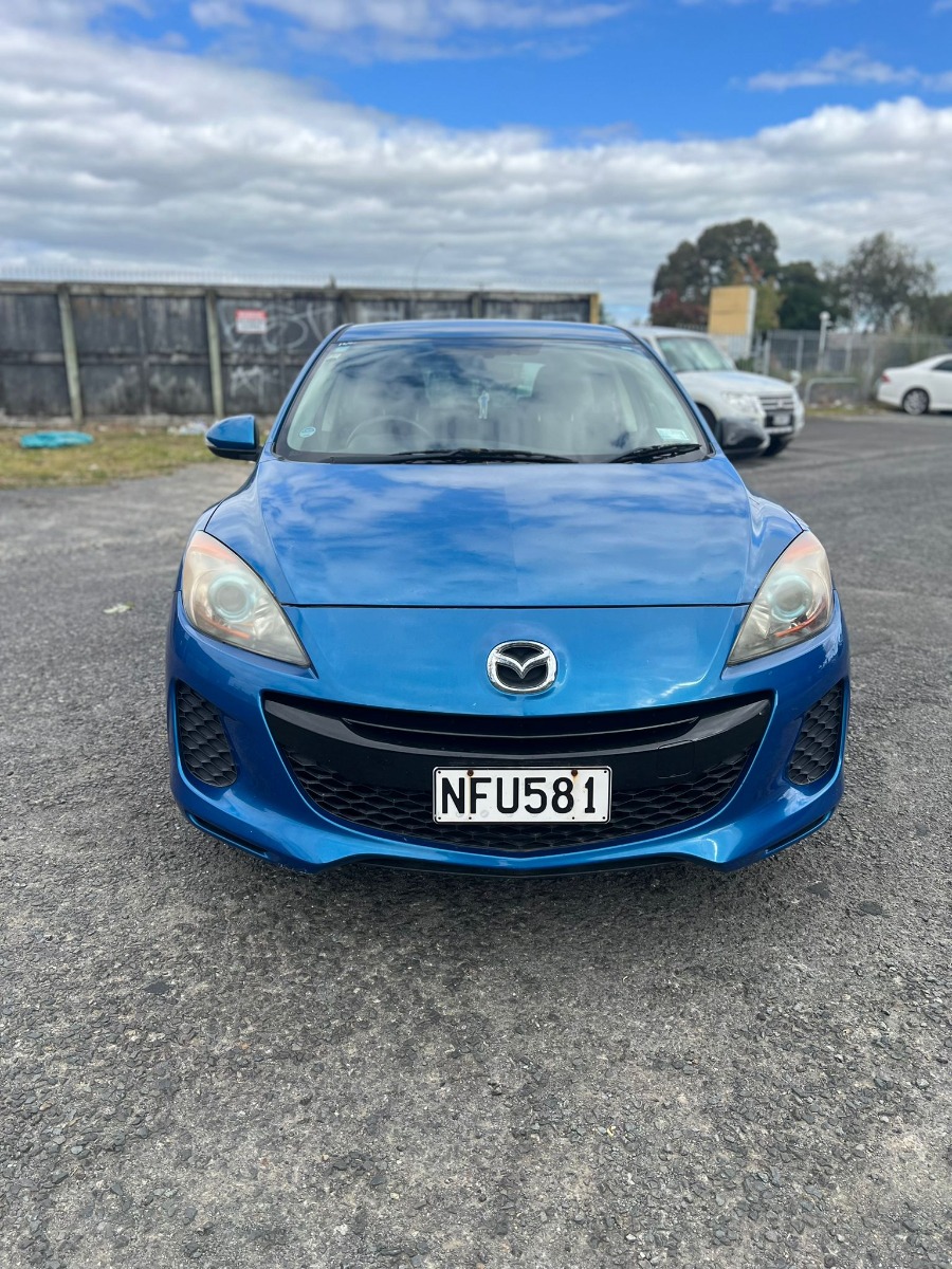 2012 Mazda Axela thumbnail
