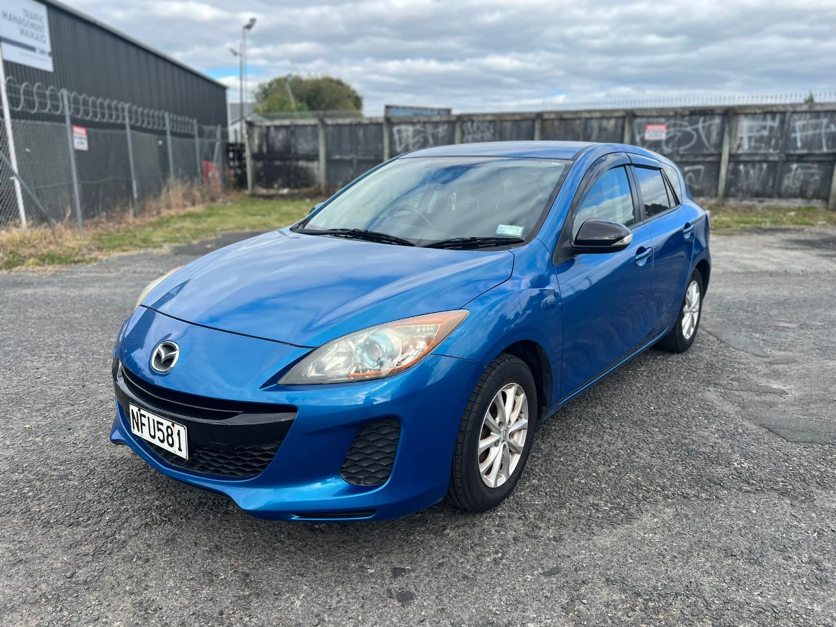 2012 Mazda Axela thumbnail