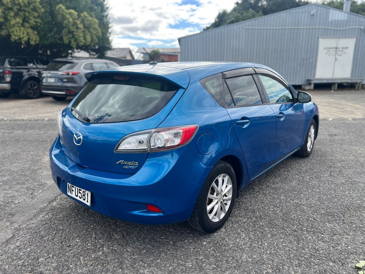 2012 Mazda Axela thumbnail