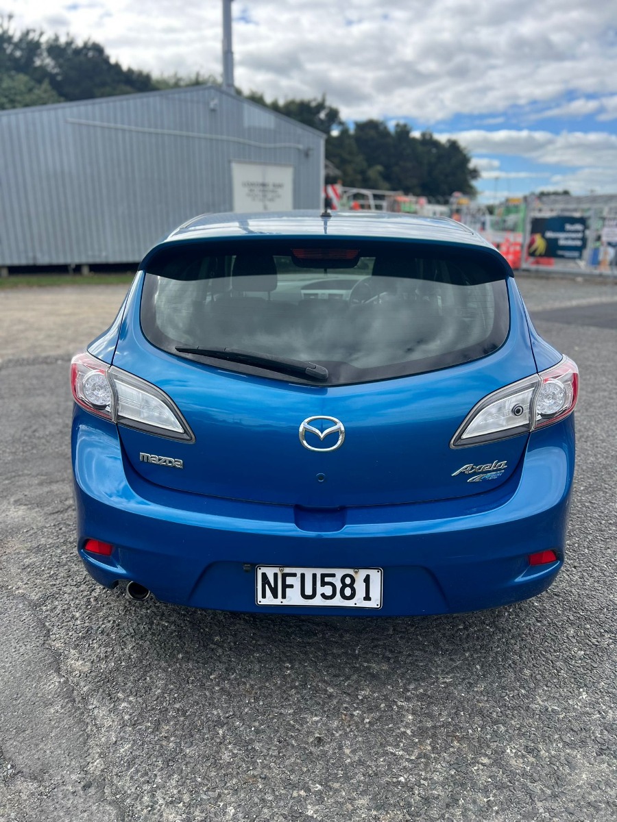2012 Mazda Axela thumbnail
