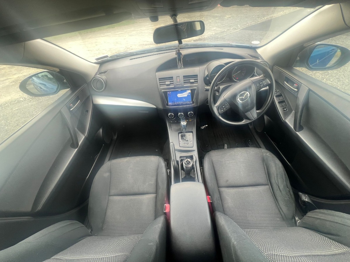 2012 Mazda Axela thumbnail
