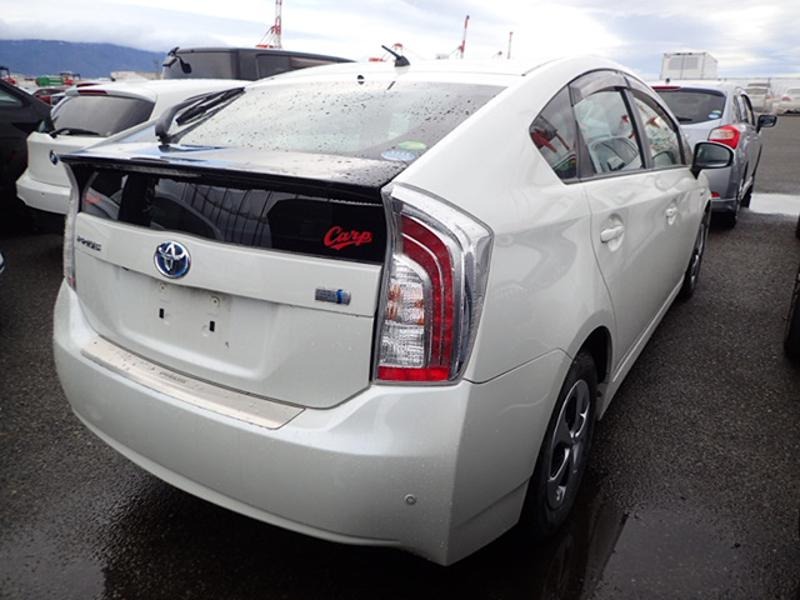 2013 Toyota Prius thumbnail