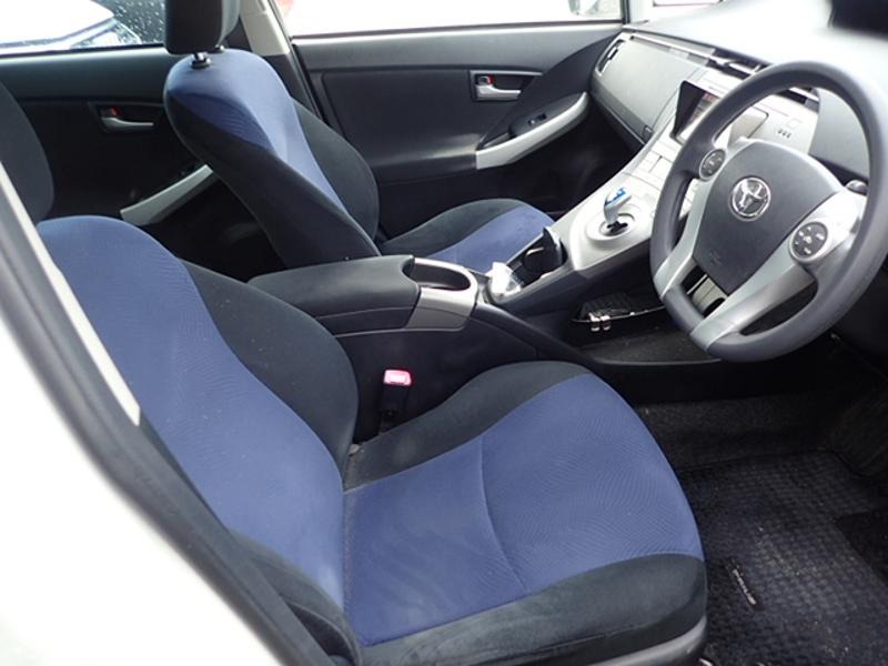 2013 Toyota Prius thumbnail