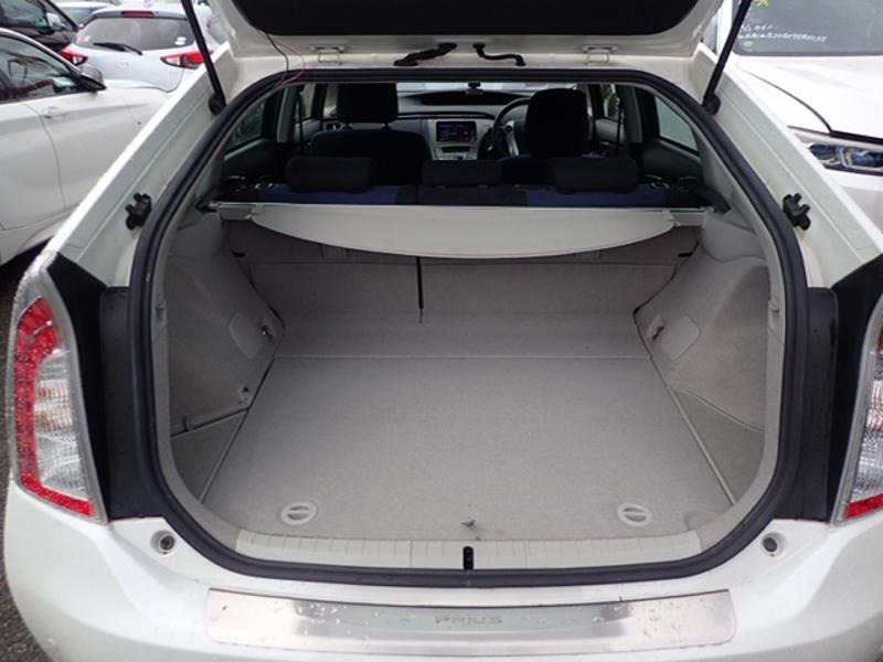 2013 Toyota Prius thumbnail