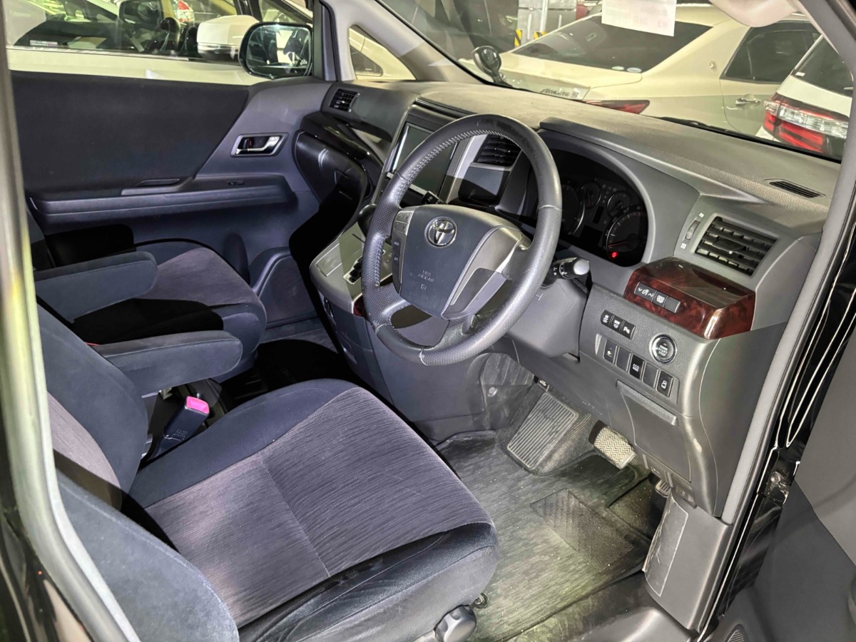 2014 Toyota Vellfire thumbnail