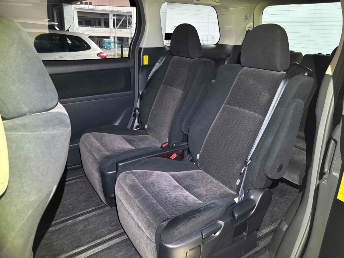 2014 Toyota Vellfire thumbnail