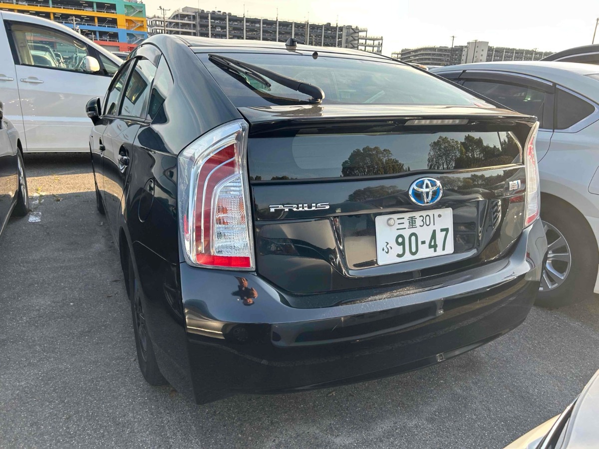 2015 Toyota Prius thumbnail