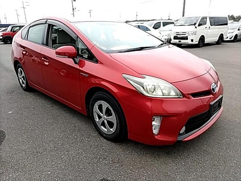 2013 Toyota Prius thumbnail