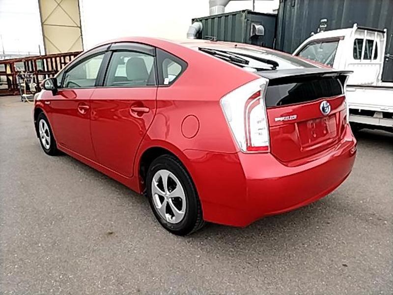 2013 Toyota Prius thumbnail