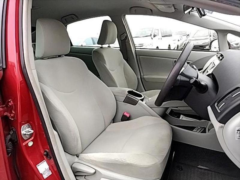 2013 Toyota Prius thumbnail