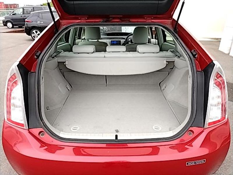 2013 Toyota Prius thumbnail