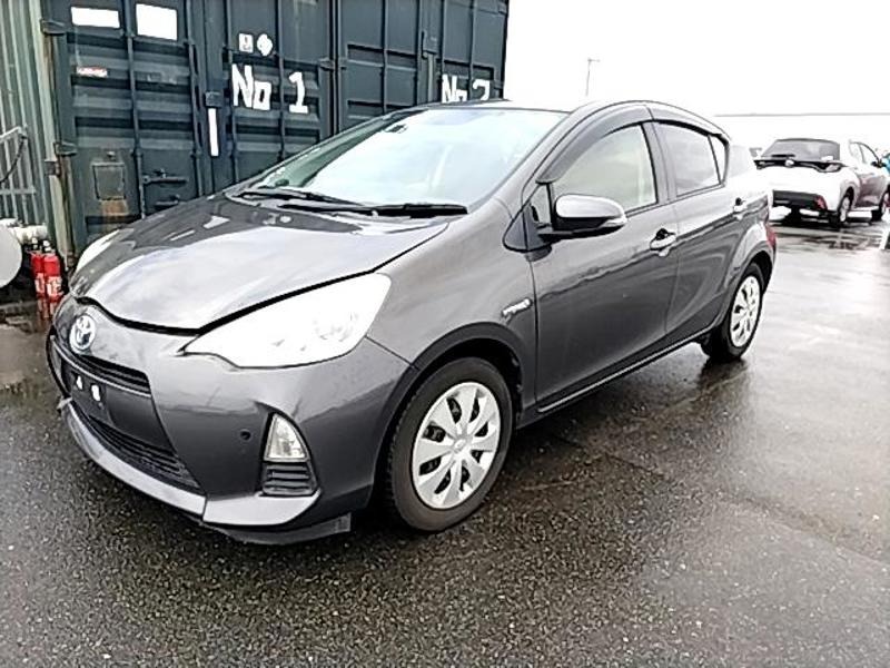 2012 Toyota Aqua thumbnail