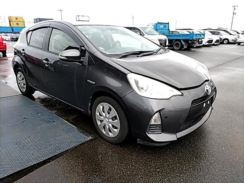 2012 Toyota Aqua thumbnail