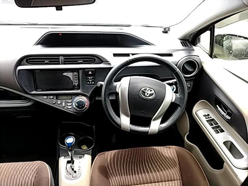 2012 Toyota Aqua thumbnail