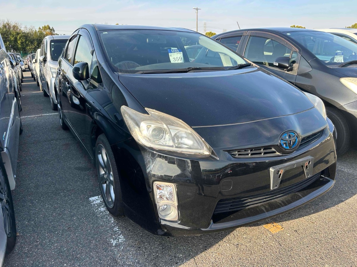 2012 Toyota Prius thumbnail