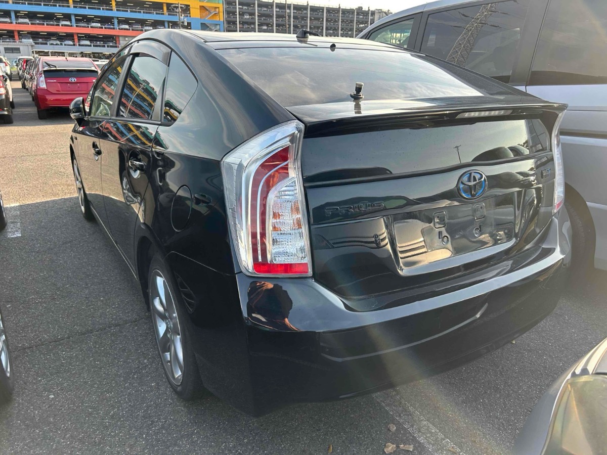 2012 Toyota Prius thumbnail