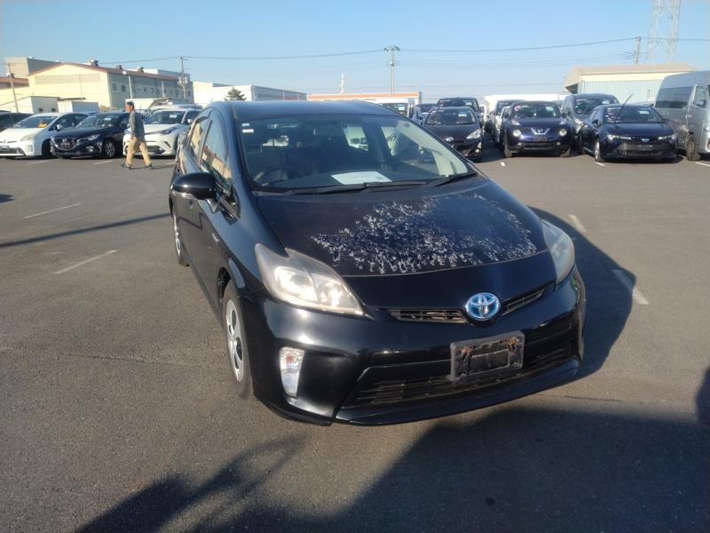 2013 Toyota Prius thumbnail