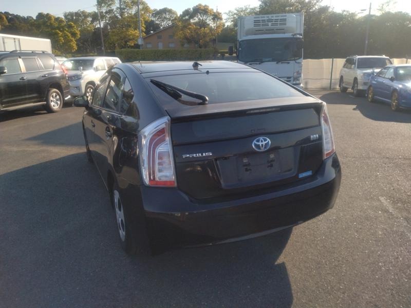 2013 Toyota Prius thumbnail