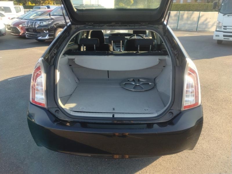 2013 Toyota Prius thumbnail