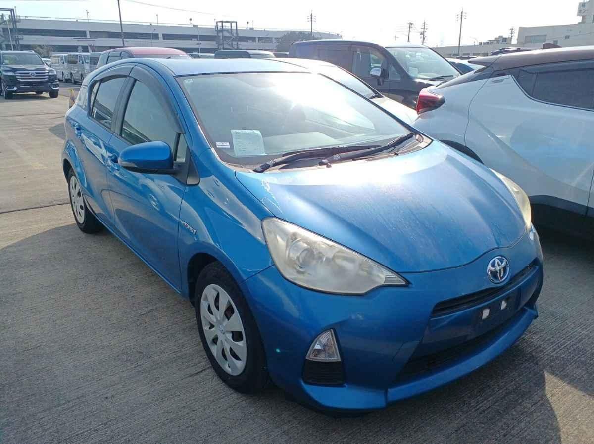 2013 Toyota Aqua thumbnail