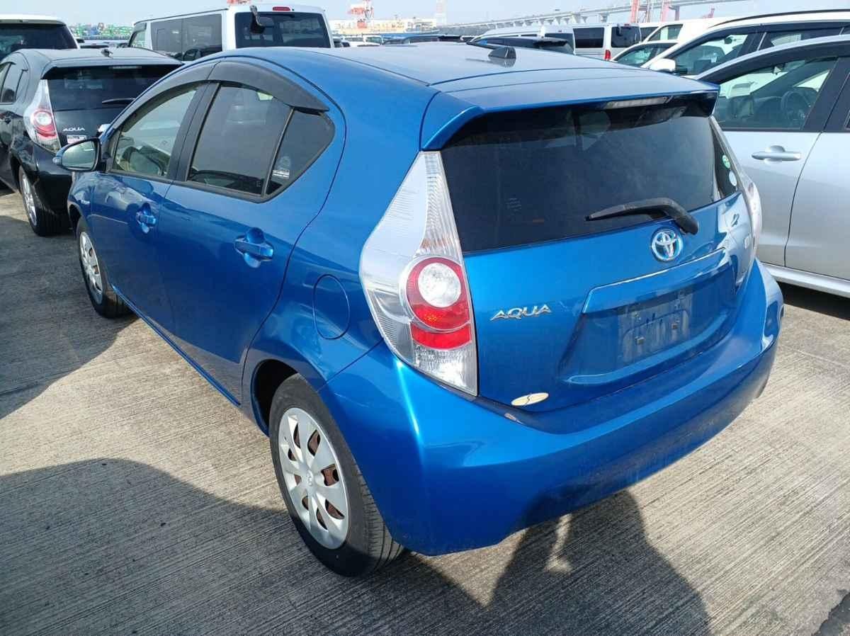 2013 Toyota Aqua thumbnail