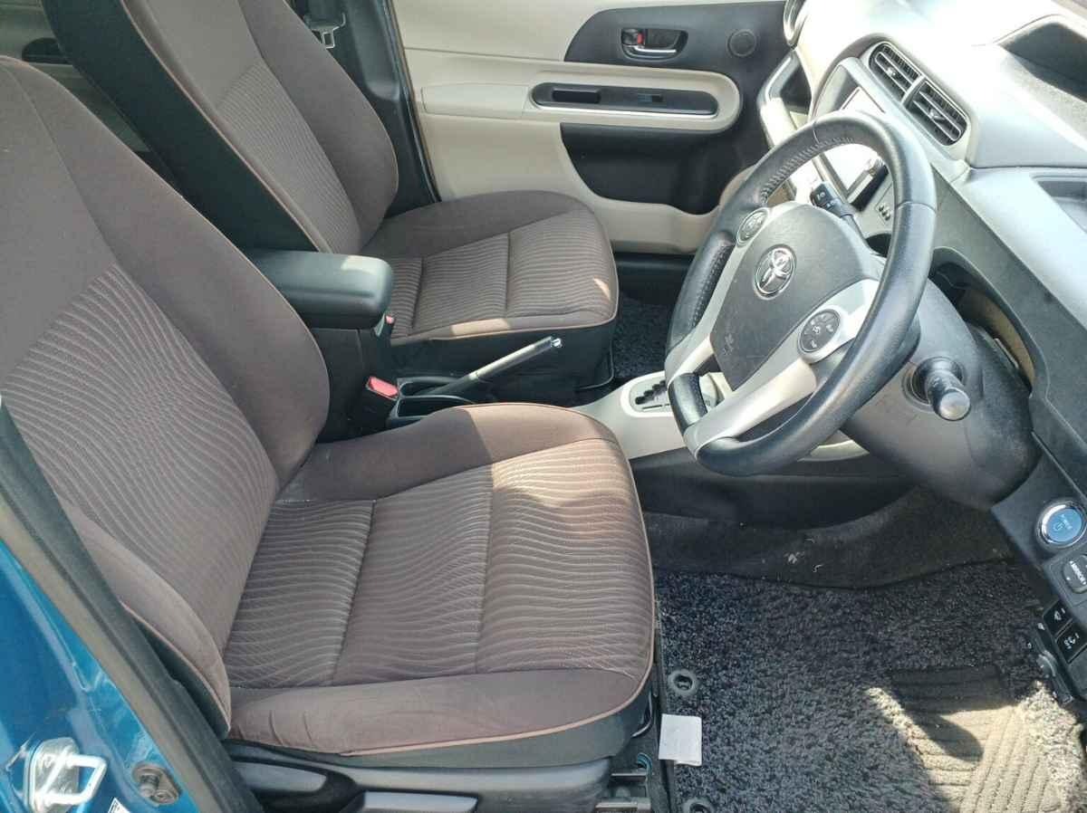 2013 Toyota Aqua thumbnail