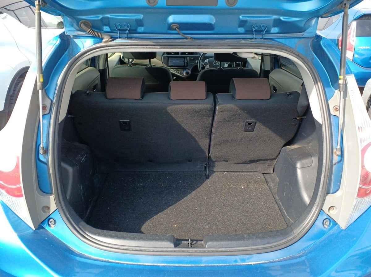 2013 Toyota Aqua thumbnail