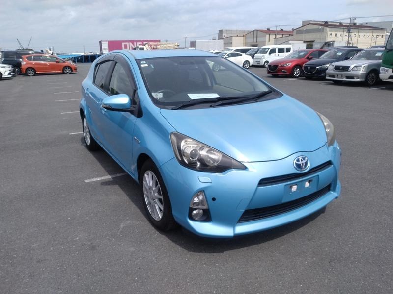 2013 Toyota Aqua thumbnail