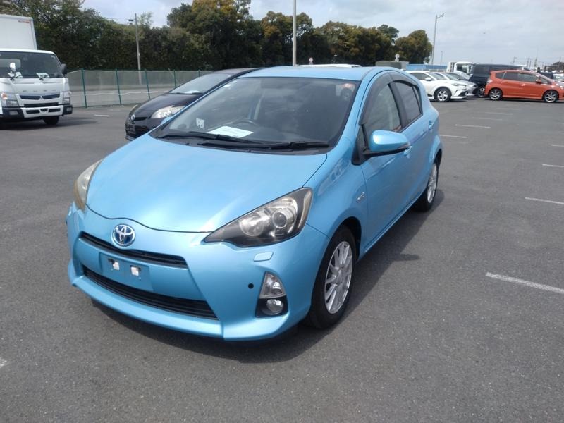 2013 Toyota Aqua thumbnail