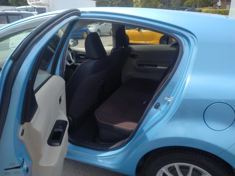 2013 Toyota Aqua thumbnail