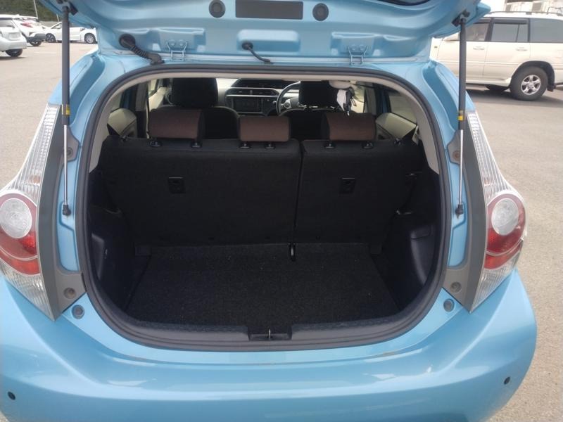 2013 Toyota Aqua thumbnail