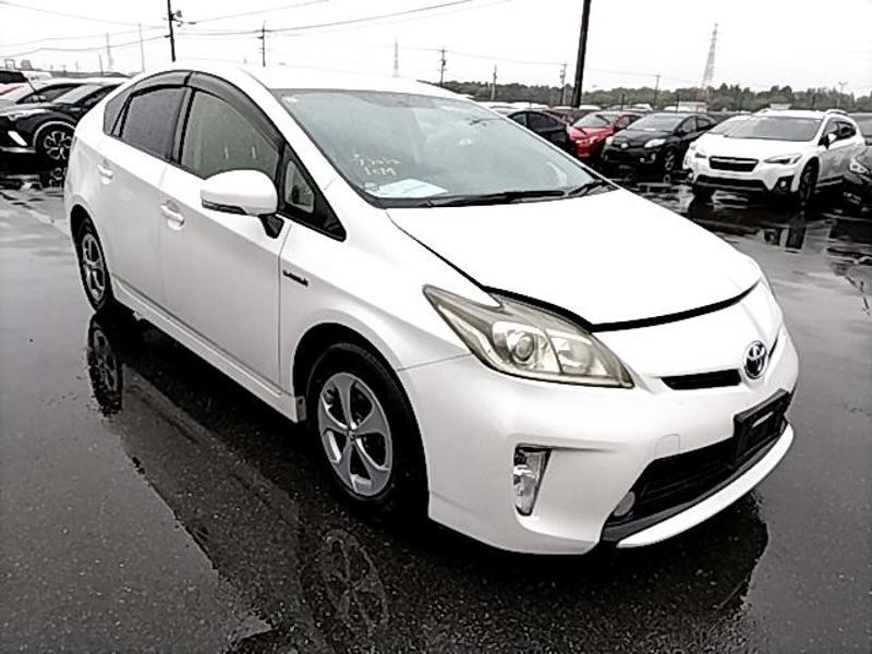 2012 Toyota Prius thumbnail