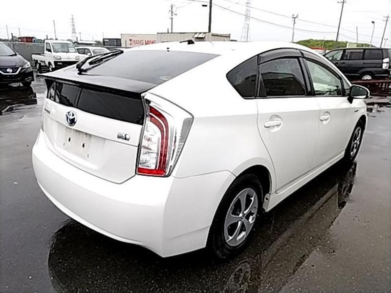 2012 Toyota Prius thumbnail