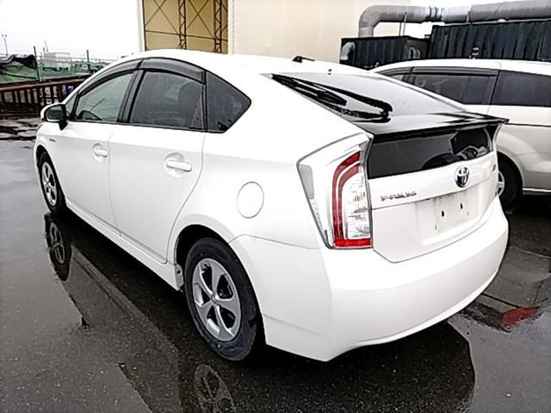 2012 Toyota Prius thumbnail