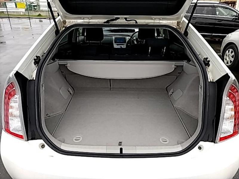 2012 Toyota Prius thumbnail