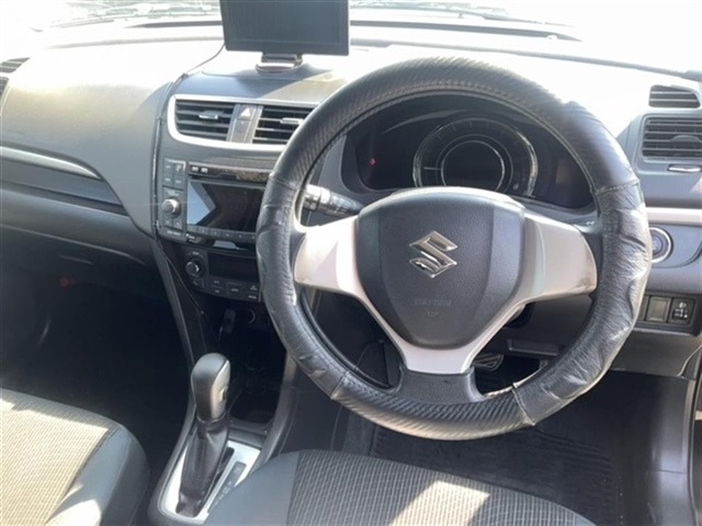 2013 Suzuki Swift thumbnail