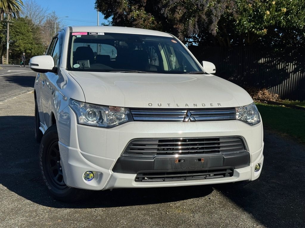 2015 Mitsubishi Outlander thumbnail
