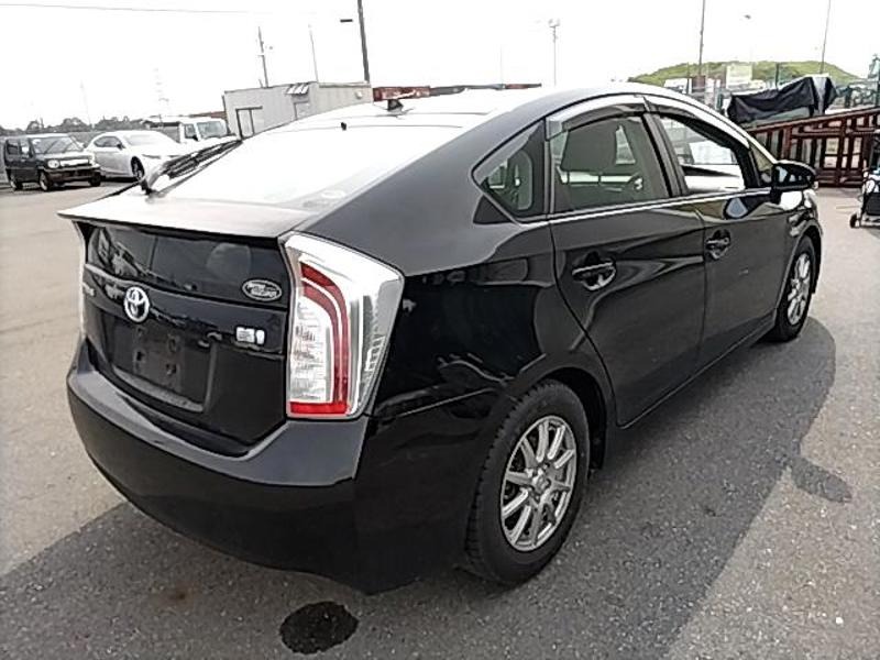 2013 Toyota Prius thumbnail